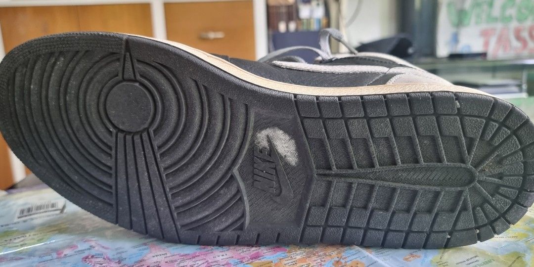 2009 Jordan 1 High Shadow size US 11.5 (Category: Casual Shoes) located in Quezon City. Submitted by kaygee021 (Listing ID 1323497832, Image 3). Description: 2009 Jordan 1 High Shadow Complete with box extra laces Wearable 8.5/10.