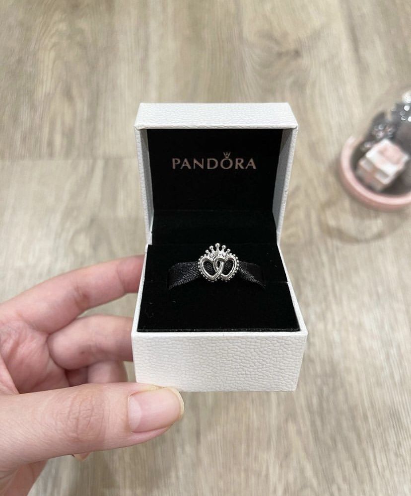 Interlocked crowned hearts pandora store