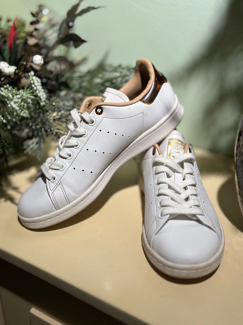 Stan smith white beige clearance