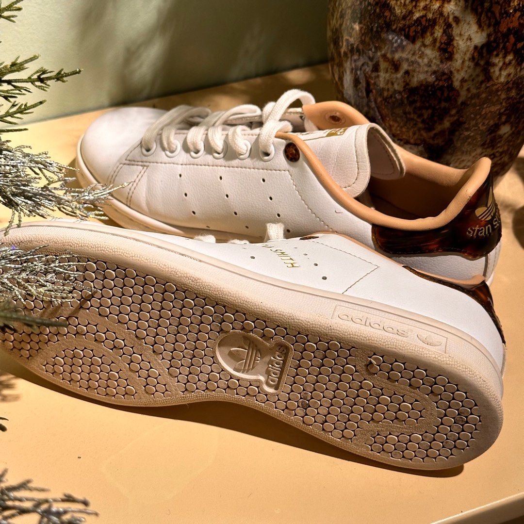 Adidas Stan Smith White Beige Tortoiseshell Sneakers 6.5 (Category: Sneakers) located in Antipolo. Submitted by raines.picks (Listing ID 1323637201, Image 3). Description: 100% Authentic Adidas Stan Smith - Tortoiseshell print - Size 6.5 / 24cm /38 - Bought from Zalora - Fixed price. Will keep if not sold for the posted price - No longer comes with the box (this was bought last 2022) - Mint condition.
