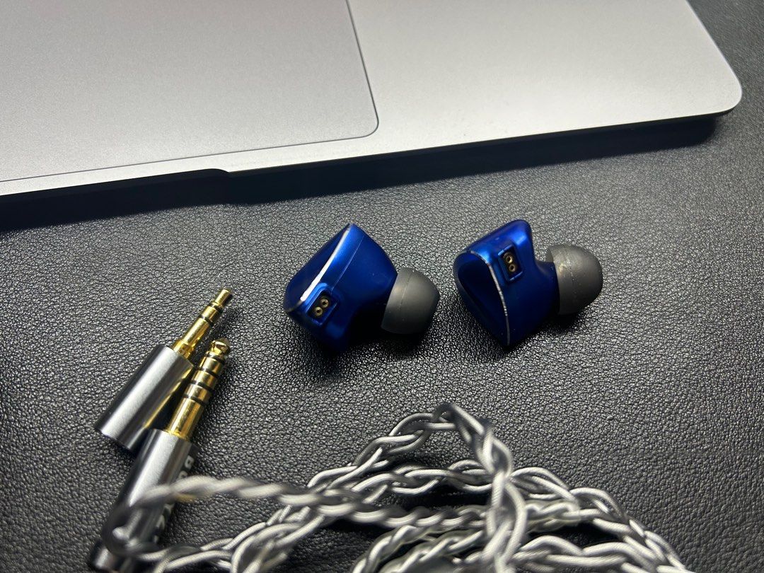 試聴のみ】BQEYZ Winter2 ブラウン おまけ付き 骨伝導ドライバー搭載の