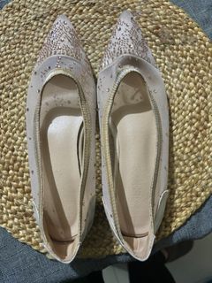 (Category: ) located in . Submitted by declutteringpantry (Listing ID 1323460103, Image 1). Description: .