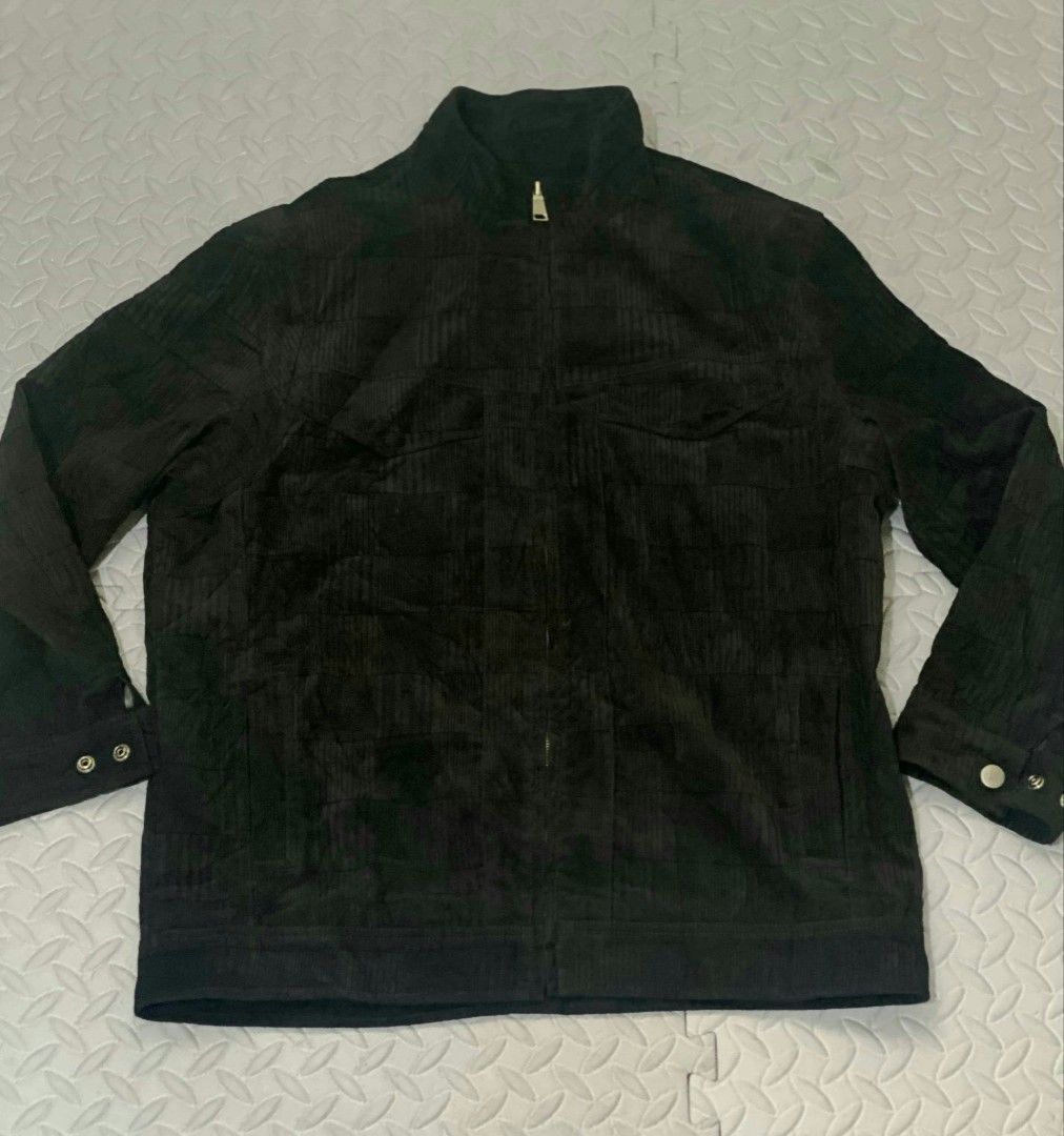 Corduroy design jacket (Category: Coats, Jackets and Outerwear) located in Bacolod City. Submitted by spongebob05 (Listing ID 1318985885, Image 2). Description: Corduroy jacket in good condition Color rate 9.5/10 no issue color my vary due to lighting size XXL on tag black na black pa ang kulay nag affect lng yung lightings at design na jacket sa camera direct message.