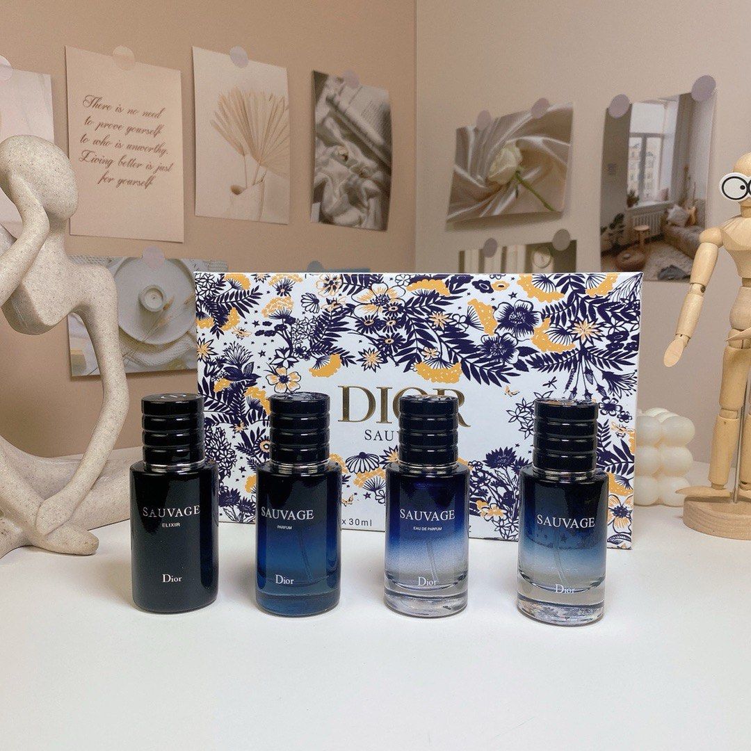 Dior Sauvage 60ml 香水 ポーチ、おまけ付き Christian Dior - Dior ソバージュ 香水 sauvage 60mlの通販 by