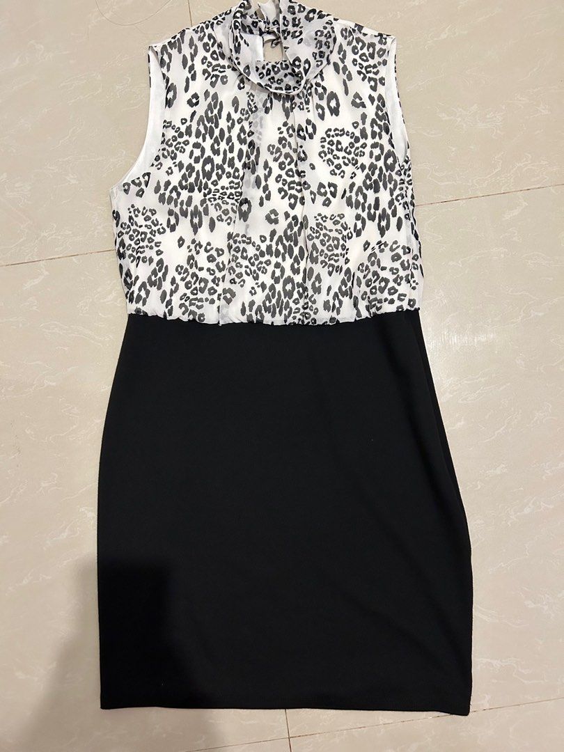Dorothy Perkins office dress (Category: Dresses) located in Paranaque City. Submitted by mayegal (Listing ID 1323483493, Image 1). Description: Length:33 inches Armpit to armpit: 34 inches Waist: 28 inches Has zipper on the side. Gcash payment..