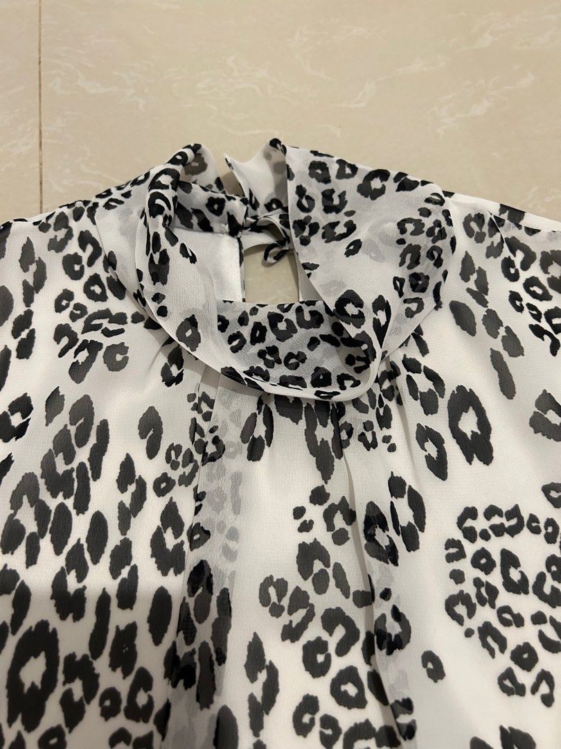 Dorothy Perkins office dress (Category: Dresses) located in Paranaque City. Submitted by mayegal (Listing ID 1323483493, Image 2). Description: Length:33 inches Armpit to armpit: 34 inches Waist: 28 inches Has zipper on the side. Gcash payment..