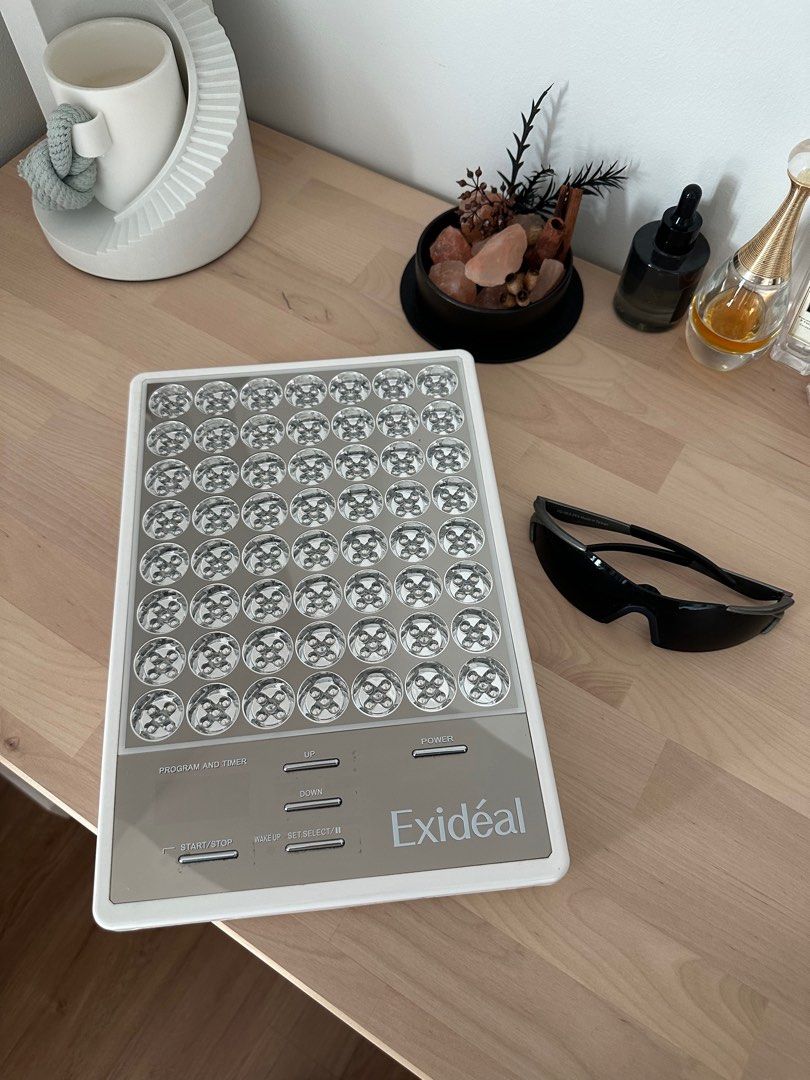 Exideal led beauty device with the bracket (Category: Face Care) located in Makati City. Submitted by dorin2016 (Listing ID 1323602847, Image 2). Description: Japan Exideal led beauty device Use several time Good for face and body With the bracket,you can use it in the bed..