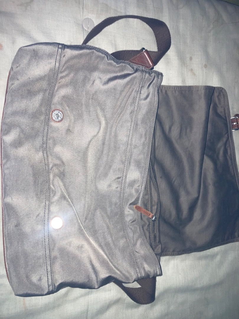 Fossil bag Original From 🇺🇸 (Category: Luxury Bags & Wallets) located in Rodriguez. Submitted by norwinbassig78 (Listing ID 1323602944, Image 1). Description: Package From 🇺🇸🇺🇸 may bawas pa.