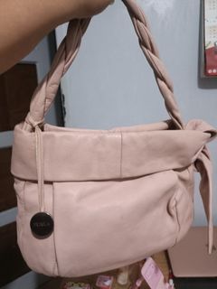 (Category: ) located in . Submitted by girlslovepurses (Listing ID 1323565449, Image 1). Description: .