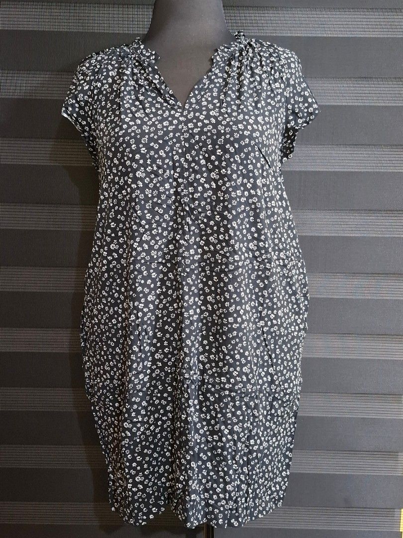 Gap Flutter Sleeve Splitnecked Mini Dress (Category: Dresses) located in Antipolo. Submitted by swiftphoenix_21 (Listing ID 1323522625, Image 1). Description: Brand New (never been worn) Size on tag L.