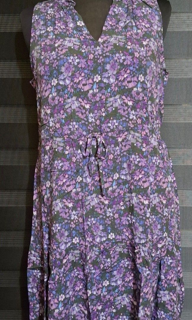 Gap Sleeveless Splitneck Mini Dress (Category: Dresses) located in Antipolo. Submitted by swiftphoenix_21 (Listing ID 1323526740, Image 3). Description: Brand New (never been worn) Size on tag is XL.