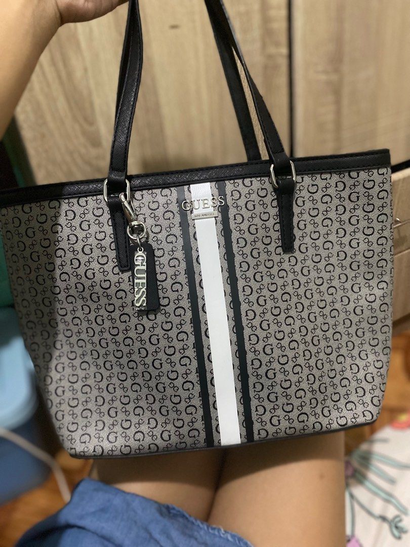 Guess Original Tote Zipper Wallet brandnew Women s Fashion Bags Wallets Tote Bags on Carousell