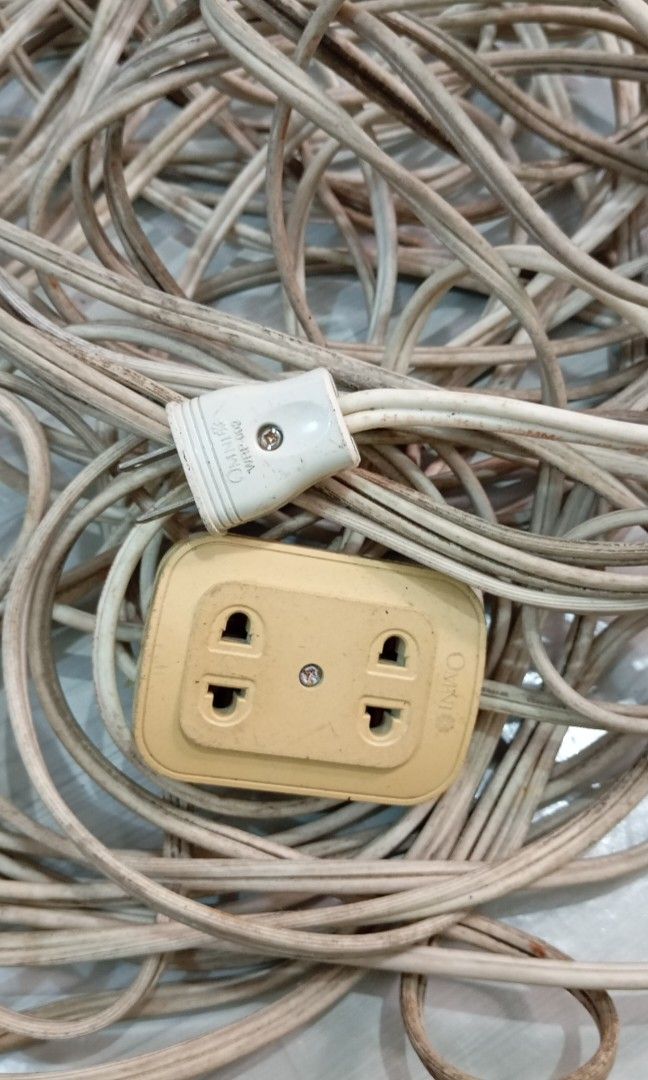 Heavy duty extension cord (Category: Electrical, Adaptors & Sockets) located in Caloocan City. Submitted by oettam (Listing ID 1323571295, Image 3). Description: Good condition, no issue, heavy duty extension cord. Pasadya eto para sa charger ng ebike dahil malayo sa garahe. Approximately 30-35 meters. Omni brand makapal Merong dugtong. PM for sure buyer..