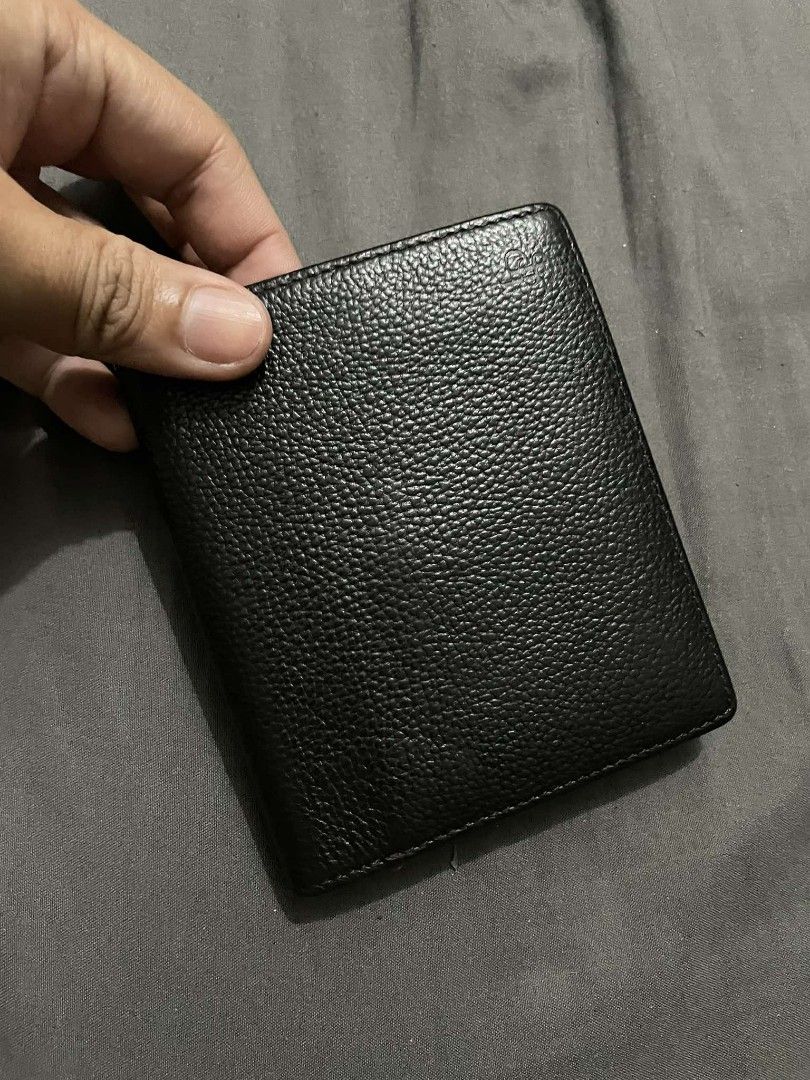 John Player Wallet Unisex (Category: Wallets & Card Holders) located in Valenzuela. Submitted by jffrymnd (Listing ID 1323520201, Image 2). Description: Has some signs of usage RFS decluttering SF to be shouldered by the buyer J&T or LBC.