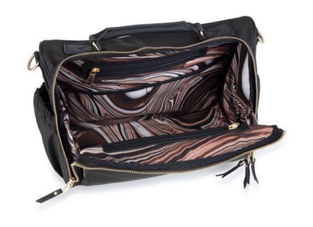 Jujube Eco BFF - Black (Category: Diaper Bags & Wetbags) located in Quezon City. Submitted by maorro (Listing ID 1323534663, Image 3). Description: Another industry first by JuJuBe! Recycled from single use plastic bottles, JuJuBe’s eco-friendly diaper bags turn “waste into want”! How does it work? Single use plastic bottles are responsibly converted into fibers and then woven into luxurious fabrics. Recycled yet refined … we proudly introduce Th