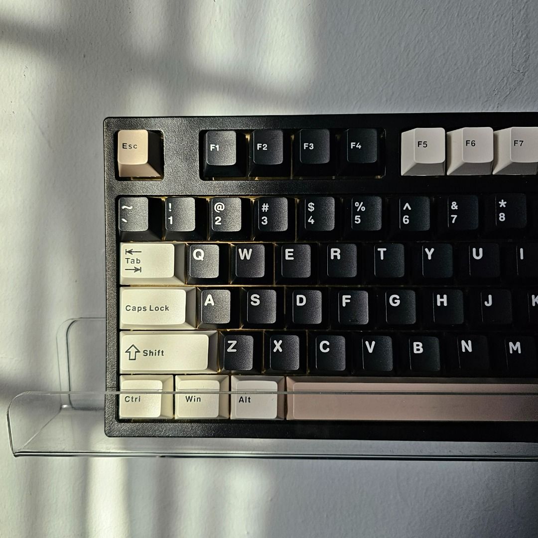 Keyboard commission (Category: Computer Keyboard) located in Singapore. Submitted by keebspot (Listing ID 1259069708, Image 2). Description: I joined the hobby in 2019 and have built many boards for clients, family, and friends over the years. My goal is to create a one-stop shop for all your keyboarding needs, whether a simple repair or building a keyboard that can fill your needs and requirements. If you do intend to build a keyboard and do not
