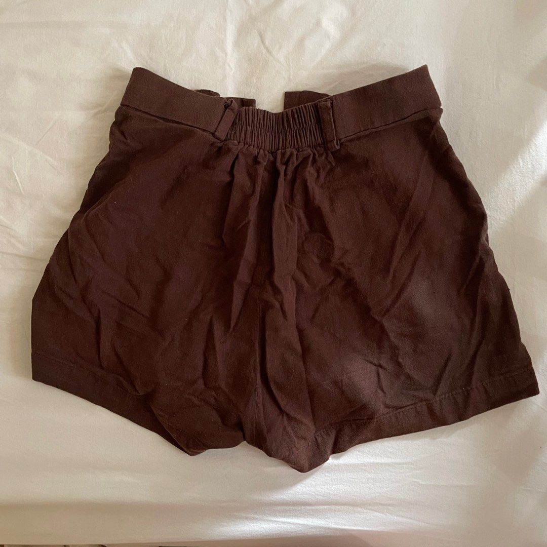 Linen Lab Chloe Shorts Brown (Category: Shorts) located in Manila. Submitted by declutter_with_m3 (Listing ID 1323466779, Image 2). Description: Rfs: decluttering and it’s tight on me.