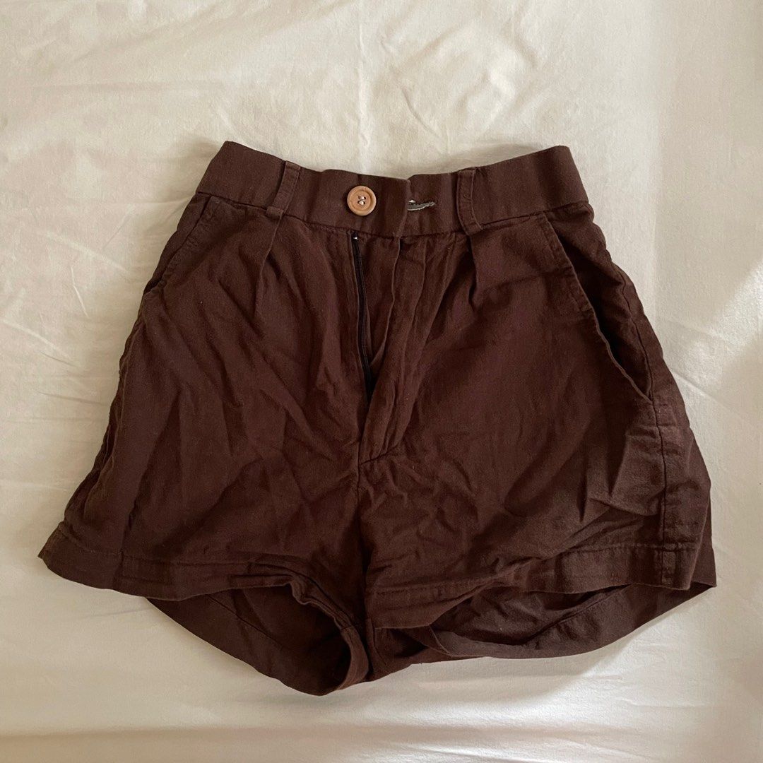 Linen Lab Chloe Shorts Brown (Category: Shorts) located in Manila. Submitted by declutter_with_m3 (Listing ID 1323466779, Image 1). Description: Rfs: decluttering and it’s tight on me.