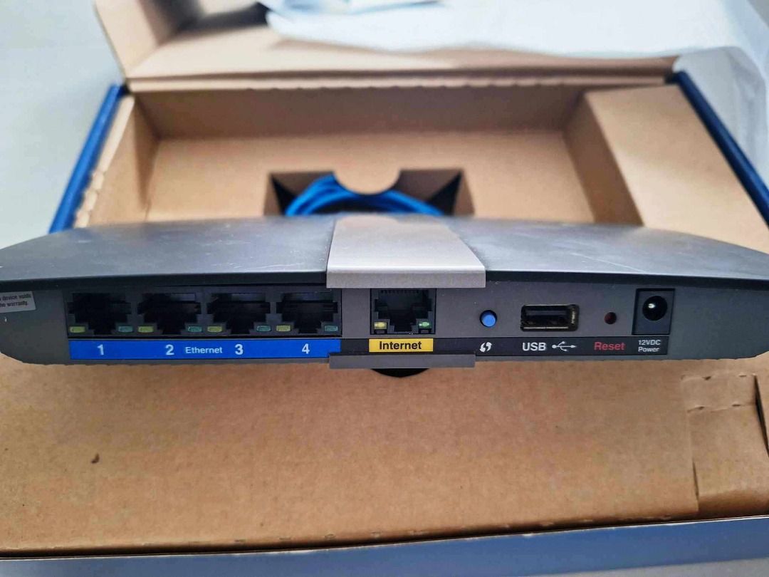 Linksys E4200 Dual-Band N750 Router, Computers & Tech, Parts ...