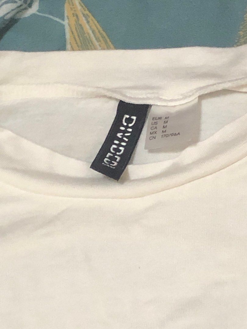 Longsleeves backless h&m top (Category: Others Tops) located in Marikina City. Submitted by declutterwcyz (Listing ID 1323492844, Image 2). Description: Used once or twice only Backless longsleeves Size: med From h&m forgot how much the orig price was Negotiable just offer..