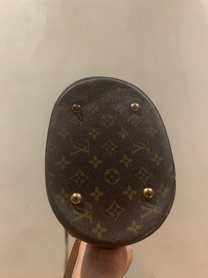 Louis Vuitton Petit Bucket Bag Project bag (Category: Luxury Bags & Wallets) located in Manila. Submitted by moneymann888 (Listing ID 1323558716, Image 2). Description: Sf Buyer shoulder Project Bag fix price Louis Vuitton Petit Bucket Bag Monogram Monogram Coded Vintage Honest Issue Honey Patina Ink Residue inside but clean cracks in lip lining and handle Bawal sa maselan.