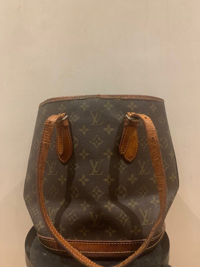 Louis Vuitton Petit Bucket Bag Project bag (Category: Luxury Bags & Wallets) located in Manila. Submitted by moneymann888 (Listing ID 1323558716, Image 1). Description: Sf Buyer shoulder Project Bag fix price Louis Vuitton Petit Bucket Bag Monogram Monogram Coded Vintage Honest Issue Honey Patina Ink Residue inside but clean cracks in lip lining and handle Bawal sa maselan.