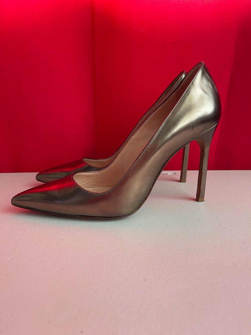 Manolo Blahnik Rose Gold high heels (Category: Heels) located in Caloocan City. Submitted by sieee08 (Listing ID 1323529914, Image 2). Description: Manolo Blahnik Rose Gold high heels ▪️size: 37 ▪️still negotiable .
