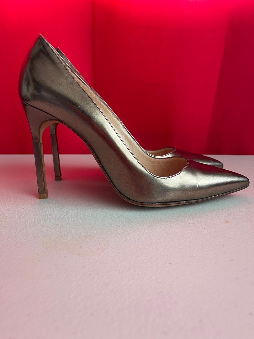Manolo Blahnik Rose Gold high heels (Category: Heels) located in Caloocan City. Submitted by sieee08 (Listing ID 1323529914, Image 3). Description: Manolo Blahnik Rose Gold high heels ▪️size: 37 ▪️still negotiable .