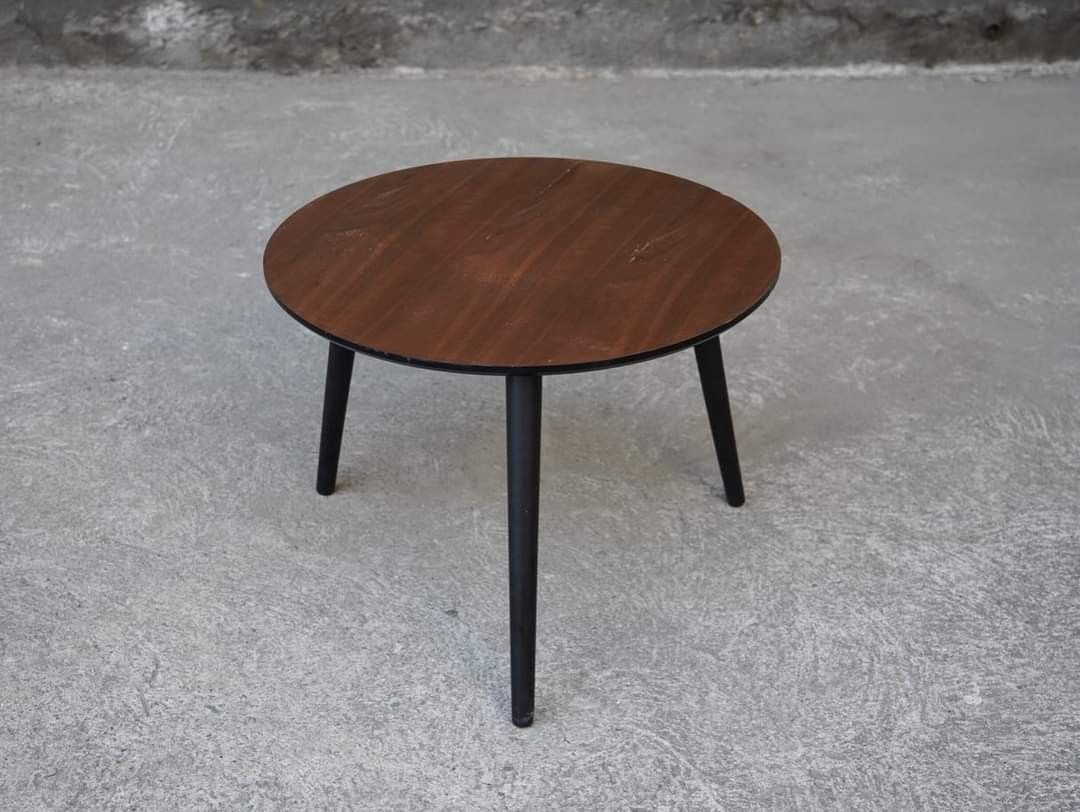 Mcm Round Coffee Table with angle legs (Category: Tables & Sets) located in Guiguinto. Submitted by eypee_knows (Listing ID 1323470880, Image 1). Description: Mcm Round Coffee Table with angle legs 24 x 24 inches H- 17.