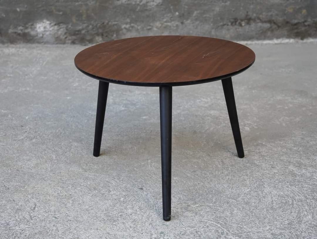 Mcm Round Coffee Table with angle legs (Category: Tables & Sets) located in Guiguinto. Submitted by eypee_knows (Listing ID 1323470880, Image 2). Description: Mcm Round Coffee Table with angle legs 24 x 24 inches H- 17.