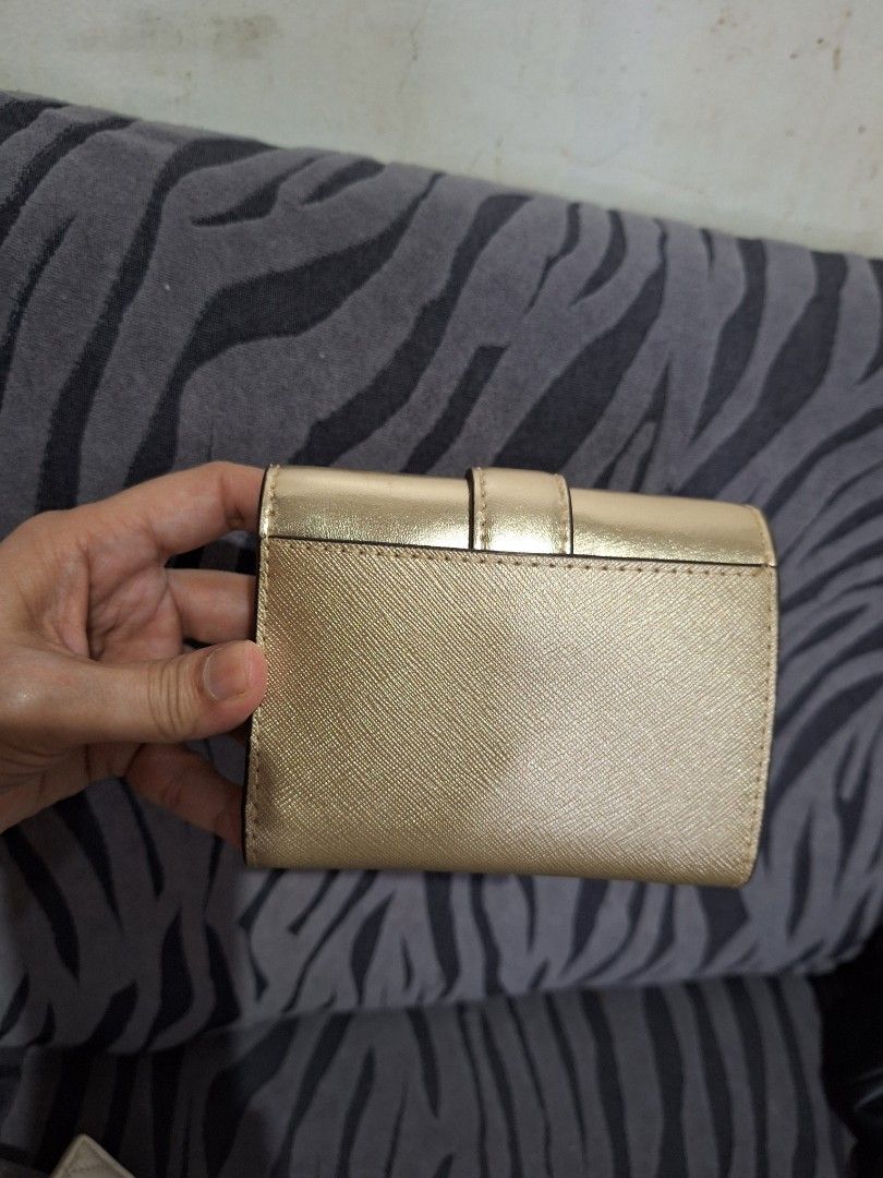 SALE! New Mk wallet (Category: Luxury Bags & Wallets) located in Quezon City. Submitted by cloudymay (Listing ID 1323592351, Image 2). Description: Original Bought in US New.