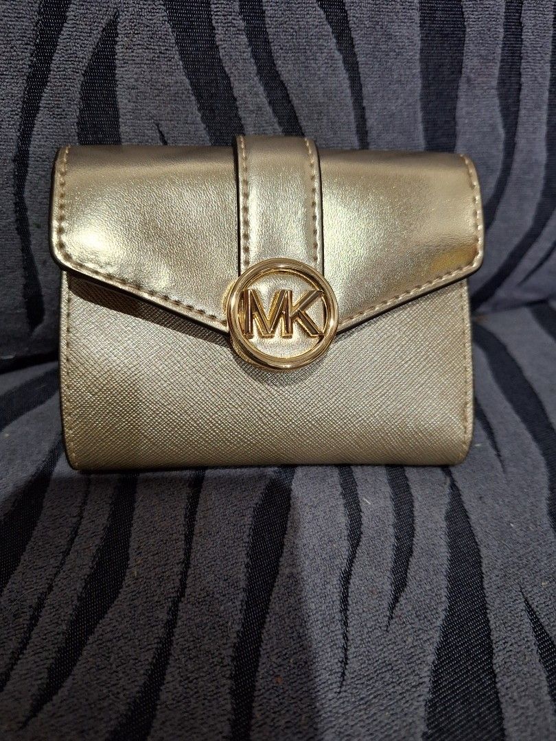 SALE! New Mk wallet (Category: Luxury Bags & Wallets) located in Quezon City. Submitted by cloudymay (Listing ID 1323592351, Image 1). Description: Original Bought in US New.