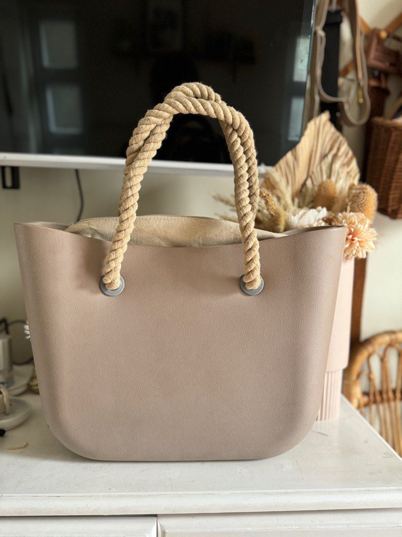 Modern Folk Tote Bag Waterproof Beach Bag (Category: Tote Bags) located in Cagayan de Oro. Submitted by beryljane (Listing ID 1323514839, Image 2). Description: .