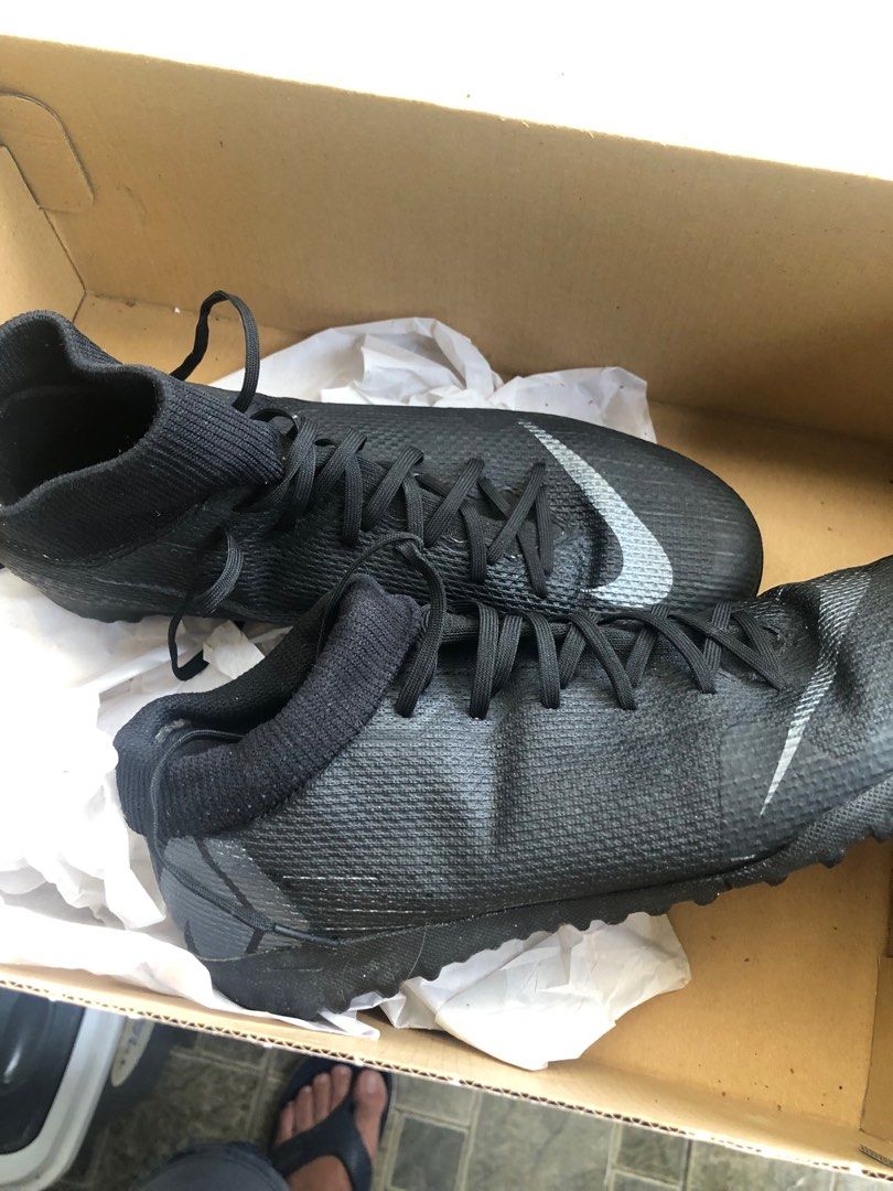 Nike Futsal Original Shoes (Category: Shoe inserts & accessories) located in Bacoor. Submitted by apolot (Listing ID 1323550581, Image 3). Description: Nike Futsal Shoes almost new from US padala pero d kasya maliit no box, no issue original wala po dto sa Pinas na gayan model For P1500 09175928626.
