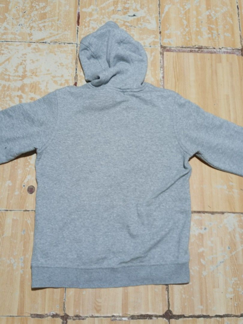 Nike Gray Hoodie (Category: Hoodies) located in Quezon City. Submitted by mathrift (Listing ID 1323531712, Image 3). Description: 24x29 +sf issues nasa slides minimal stains j&t gcash payment.
