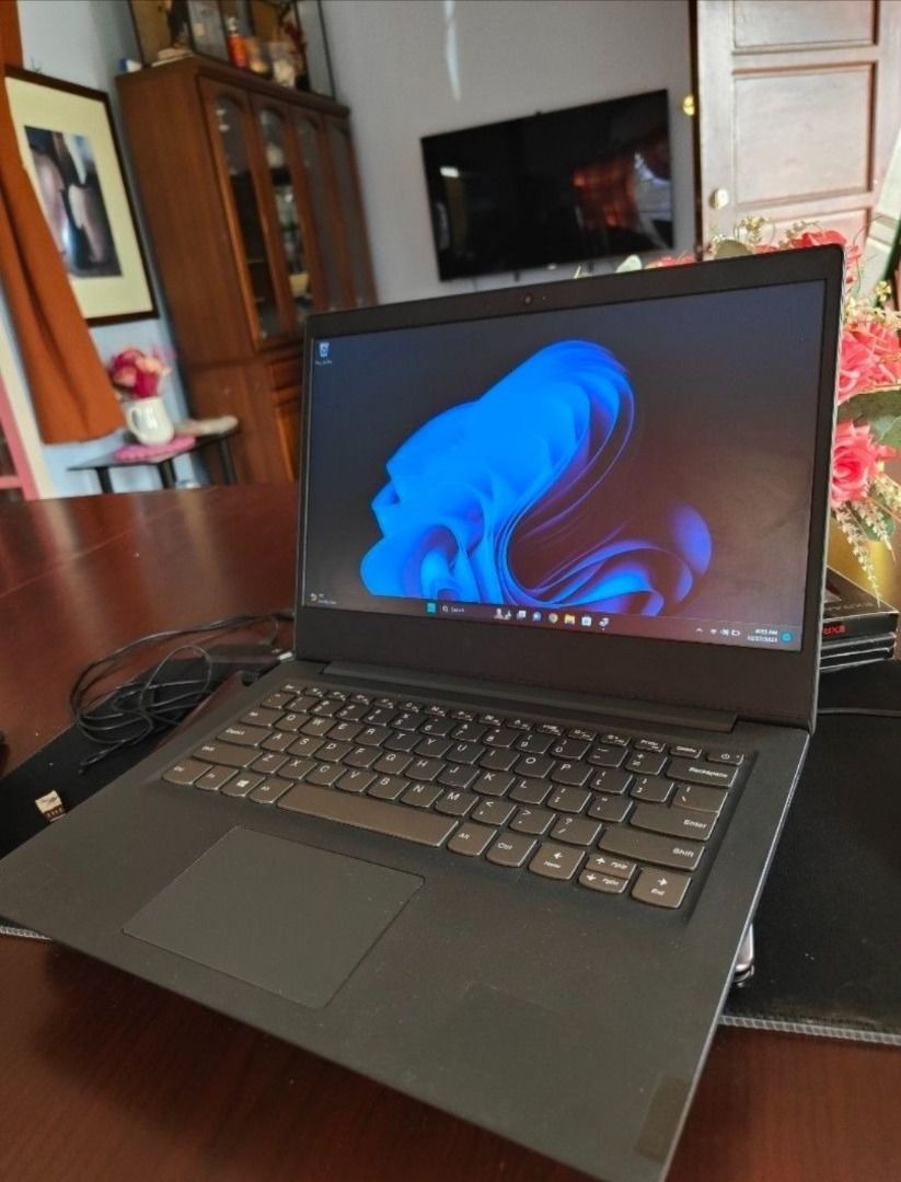 Class or WFH Lenovo Slimtype 8thGen Core i3 8gb ram 256GB
