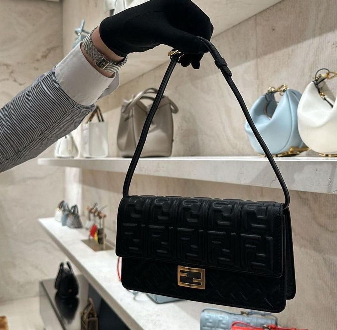 Pre order fendi wallet on chain (Category: Luxury Bags & Wallets) located in Las Pinas. Submitted by glamdustph (Listing ID 1323551317, Image 2). Description: STAFF SALE 💯 Authentic retail price 92k at least 30k dp end of sept arrival plus loc sf Thank you.