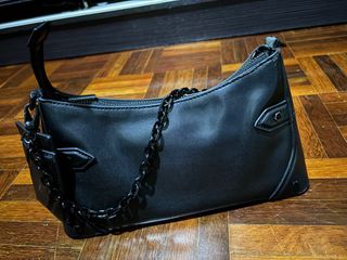 (Category: ) located in . Submitted by shaespreloved (Listing ID 1323569006, Image 1). Description: .