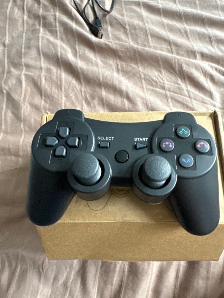 PS3 Controller (Category: Controllers) located in Singapore. Submitted by fast_good_and_cheap (Listing ID 1323525845, Image 1). Description: 467b Yishun ave 6.