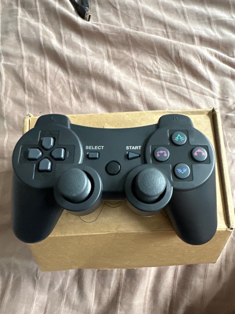 PS3 Controller (Category: Controllers) located in Singapore. Submitted by fast_good_and_cheap (Listing ID 1323525845, Image 2). Description: 467b Yishun ave 6.