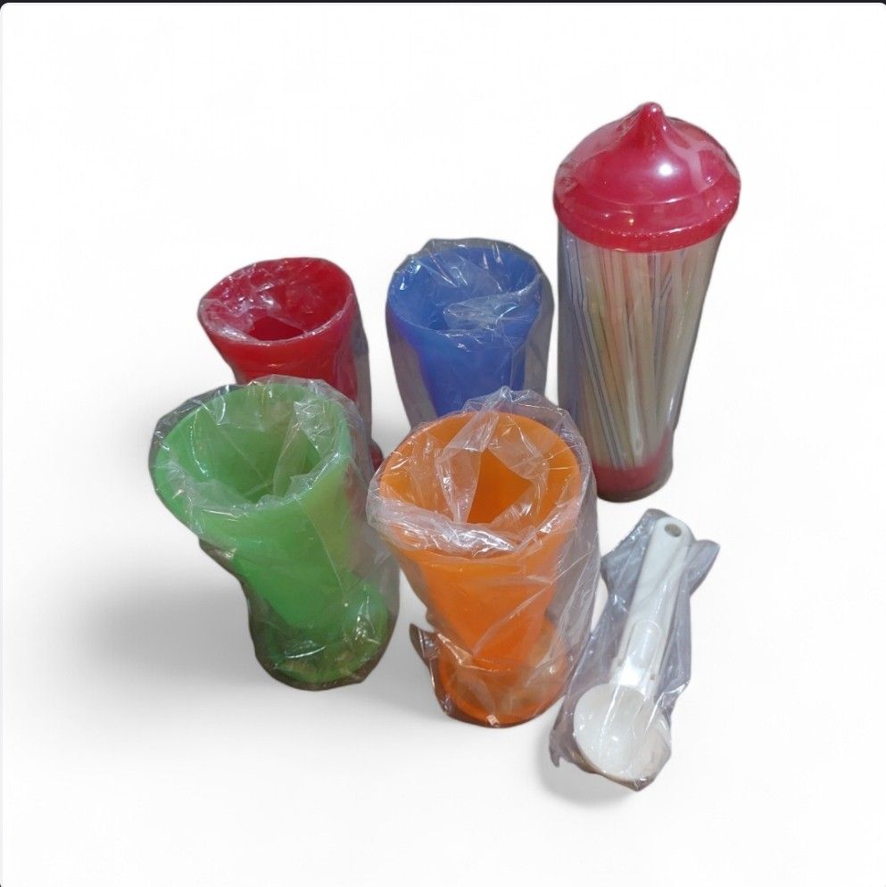 Root beer float kit (Category: Water Bottles & Tumblers) located in Manila. Submitted by nvodega (Listing ID 1323562286, Image 2). Description: Root beer float kit. Never been used Php 200.00. Includes 4 ice cream colorful cups, sealed retro straw and a very nice ice cream scooper! :) #family #celebration #icecream #rootbeerfloat.