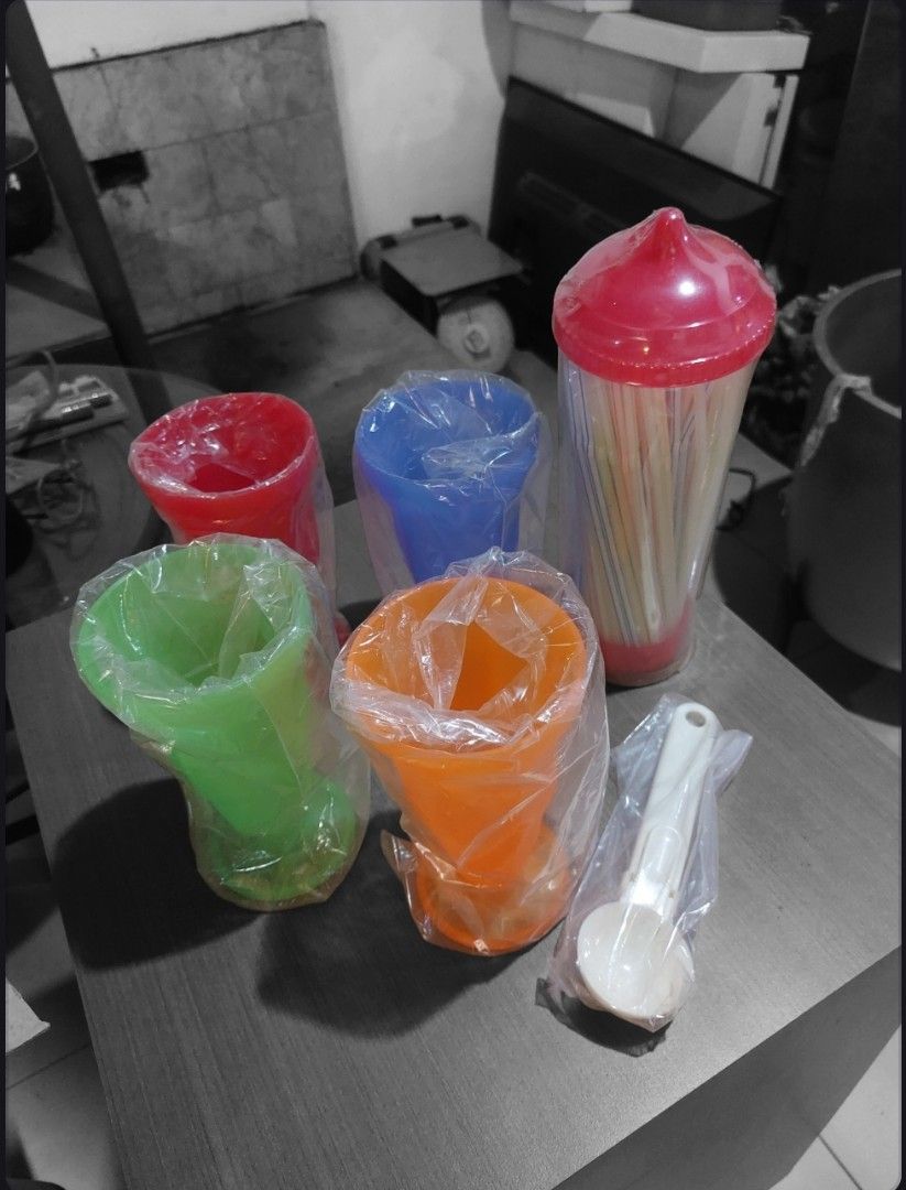Root beer float kit (Category: Water Bottles & Tumblers) located in Manila. Submitted by nvodega (Listing ID 1323562286, Image 3). Description: Root beer float kit. Never been used Php 200.00. Includes 4 ice cream colorful cups, sealed retro straw and a very nice ice cream scooper! :) #family #celebration #icecream #rootbeerfloat.