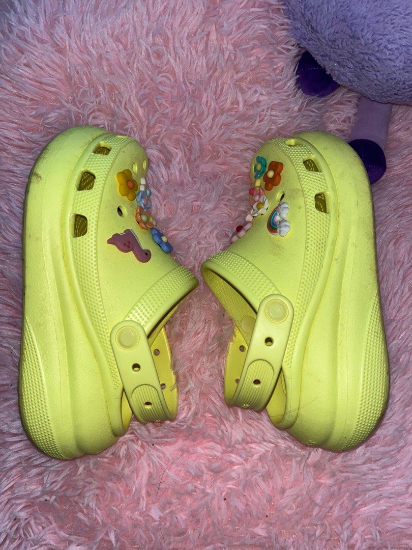 rush rare platform crocs neon yellow (jibbits not included) (Category: Slippers and slides) located in Guagua. Submitted by user7410963 (Listing ID 1323617785, Image 3). Description: MEN SIZE US 5 WOMEN SIZE US 7/ UK 5/ EU 38 like new gcash mop jnt shipping.