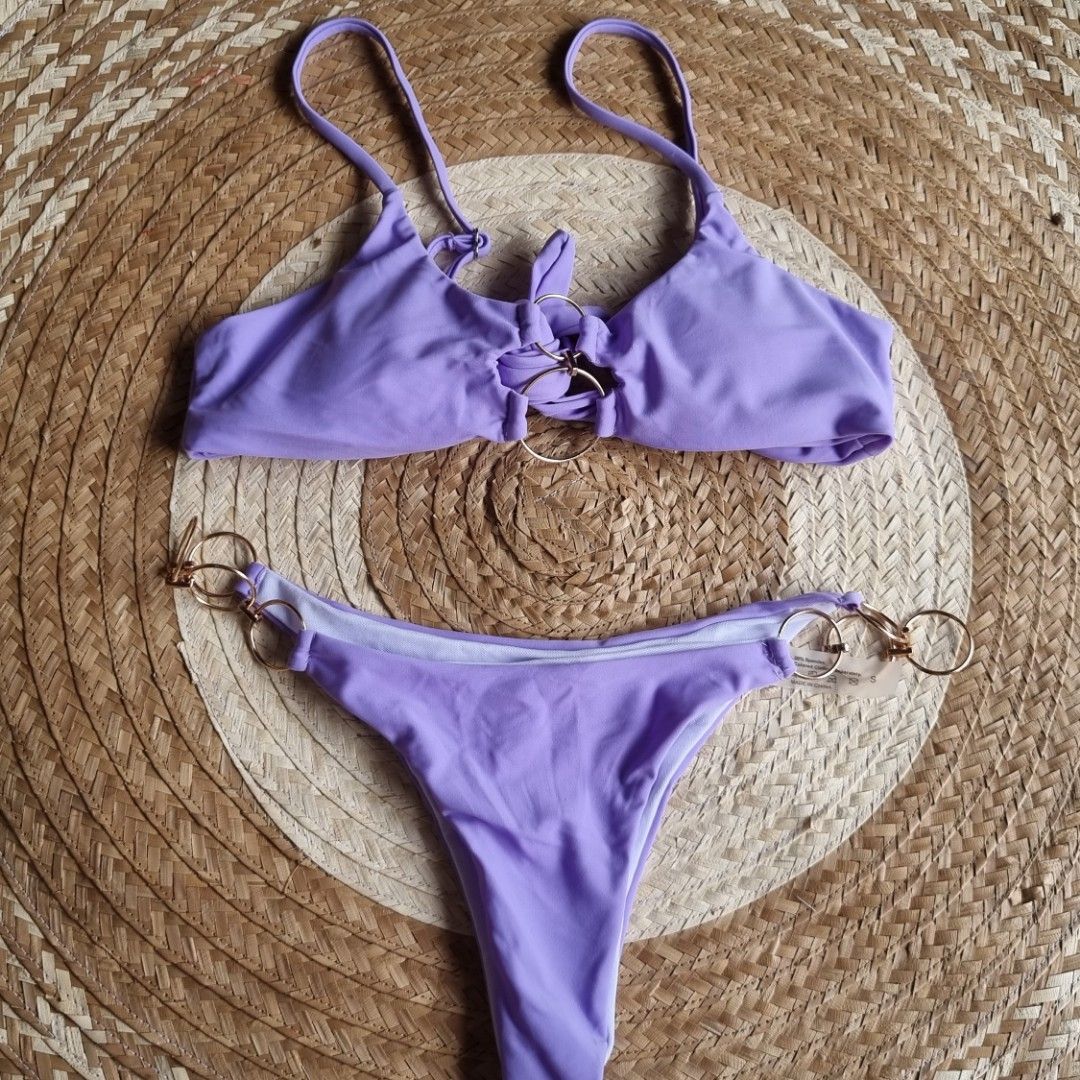 Small Bikini with Gold Chains (Category: Bikinis & Swimsuits) located in Muntinlupa City. Submitted by janine_roxanne (Listing ID 1323577948, Image 1). Description: Brand new with pads and pouch.