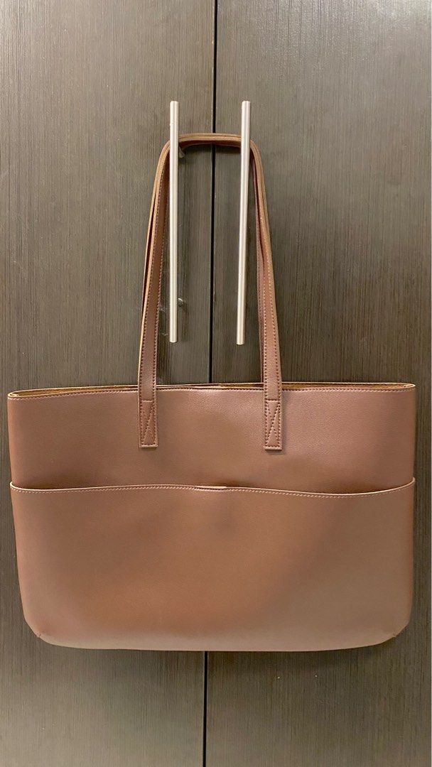 Straightforward - Laptop Bag (Category: Laptop Bags & Sleeves) located in Pasig City. Submitted by geldee05 (Listing ID 1323565900, Image 1). Description: Decluterring bags Used not more than thrice.