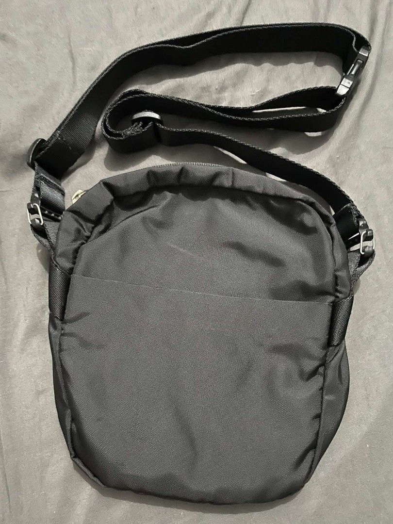 The North Face Sling Bag Black Men s Fashion Bags Sling Bags on Carousell