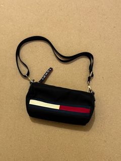 (Category: ) located in . Submitted by ShopPreloved (Listing ID 1323575934, Image 1). Description: .