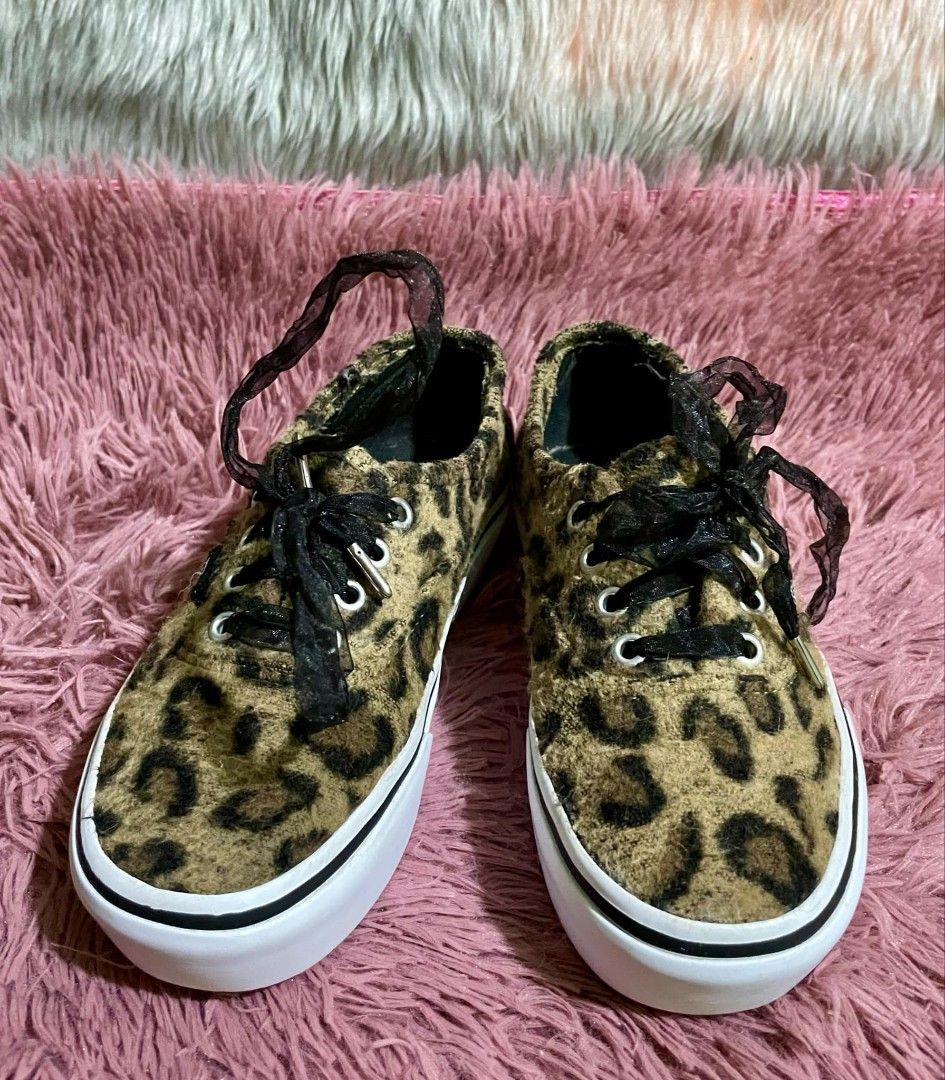 Fuzzy authentic platform 2. shoes on sale