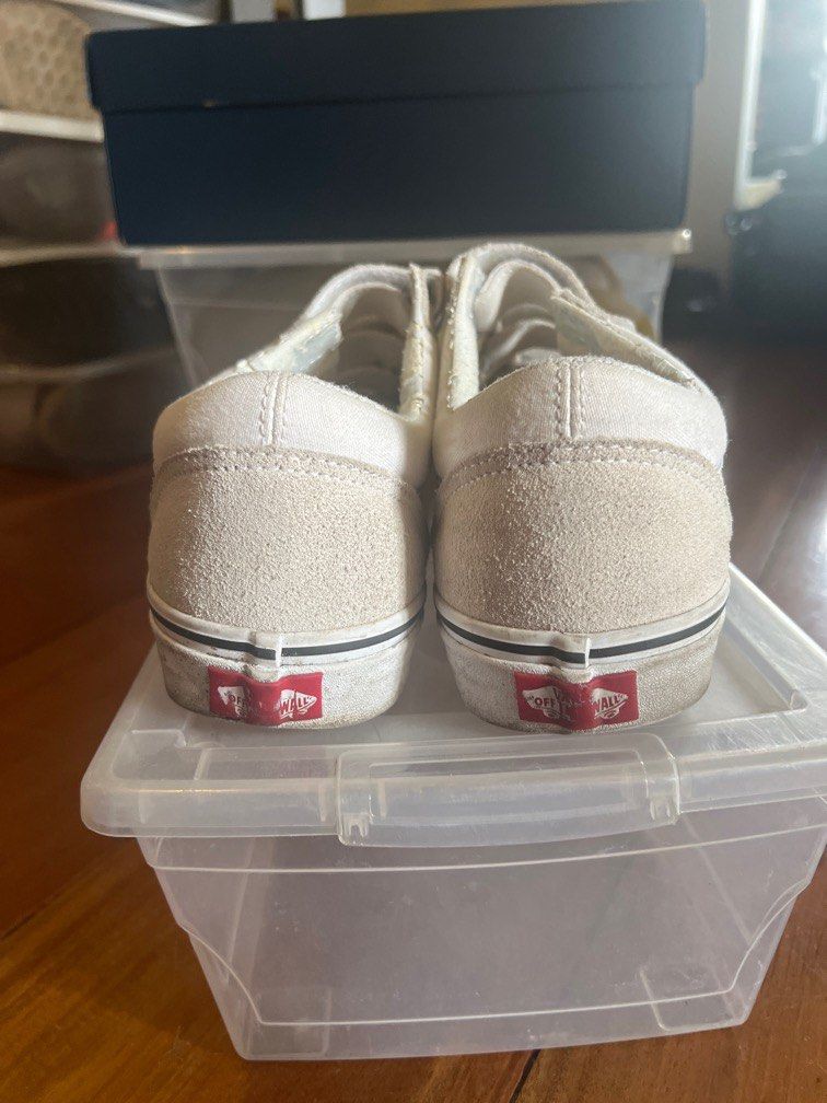 Vans White Straps Oldskool (Category: Sneakers) located in Paranaque City. Submitted by pringlestrue (Listing ID 1323493997, Image 3). Description: 10.5us No issues other than dirty Can be cleaned to look fresh white.