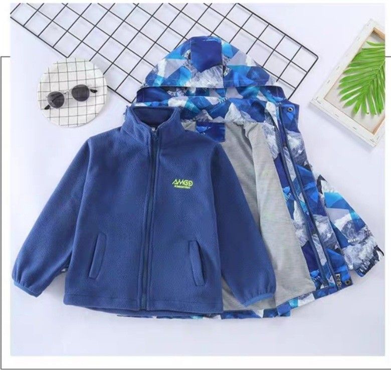 Winter Jacket (Category: Babies & Kids Fashion) located in Singapore. Submitted by twinzz35 (Listing ID 1323597657, Image 3). Description: Brand New Size 150 Still in packaging. 2 pieces removeable. Outer piece is a windbreaker jacket. Meant for those winter travel. 0 to 10 degree. 👌🏾 $15 Strictly via cauropay only. Pictures shown as exact. Not able to tak extra pictures as all winter clothings are packed. If getting a bundle of winter clothing